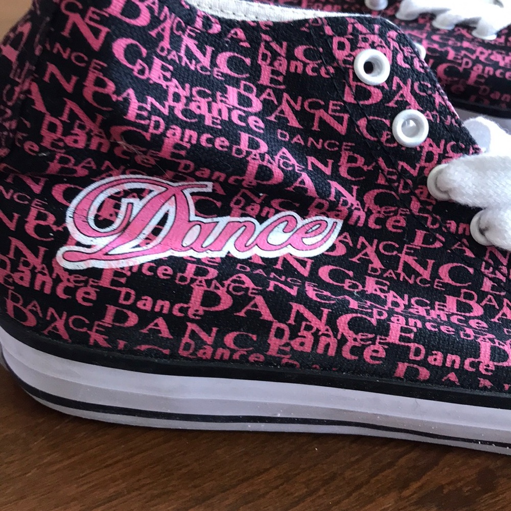 Leo’s Dancewear canvas Hi-top sneakers